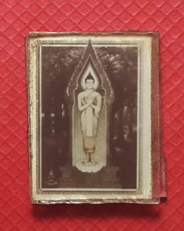 รูปถ่ายอัดกระจกพระประจำวันจันทร์หลัง 9 รัชกาลของหลวงพ่อเดิม