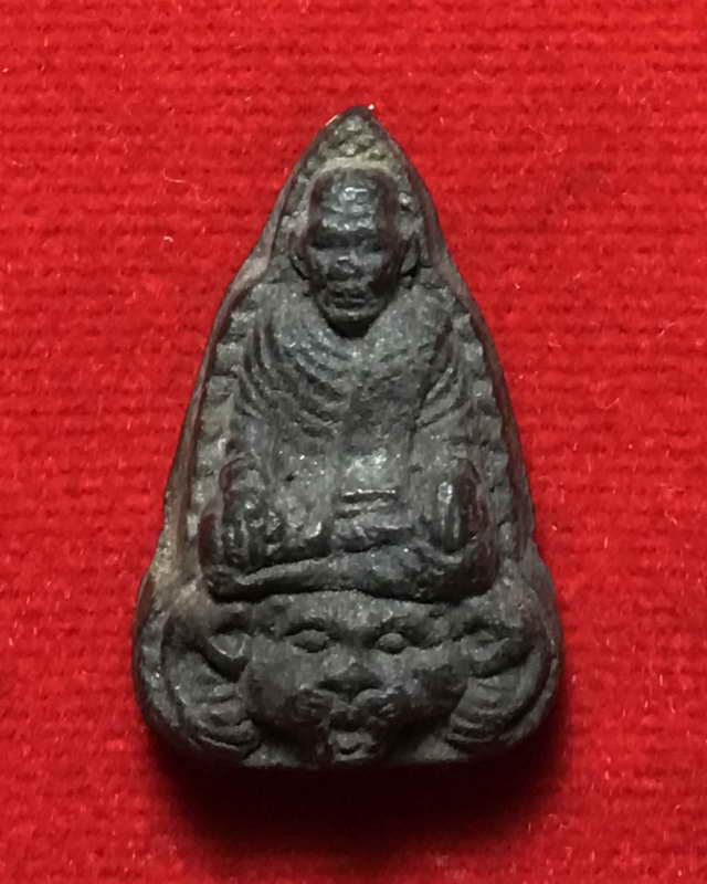 พระเนื้อว่านหลวงปู่ทวดไกรรุ่นแรก วัดลำพระยา จังหวัดยะลา ปี พ.ศ.2505 พิมพ์เล็ก