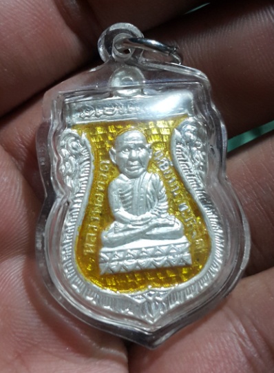 หลวงพ่อทวด วัดช้างไห้ หลวงพ่อทอง วัดสำเภาเชย เงินลงยา สีเหลือง
