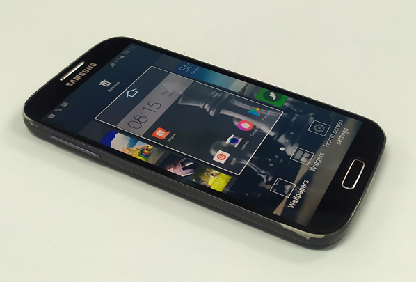 มือถือ Samsung Galaxy S4 ของแท้ FullHD Super Amoled 4G-LTE สีดำ ขายถูกๆครับ