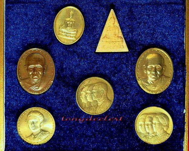 พระชุดที่ระลึกครบ 72 ปี โรงพยาบาลจุฬาลงกรณ์ พระดีพิธีใหญ่ ครบชุดน่าสะสมมากค่ะ