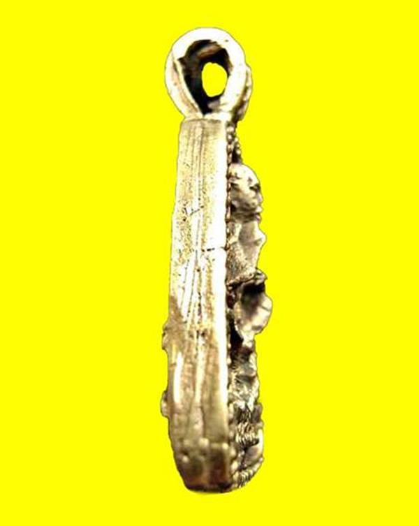 เหรียญหล่อจอบเงิน 100 ล้าน หลวงพ่อคูณ วัดบ้านไร่   ปี 2536 จ.นครราชสีมา