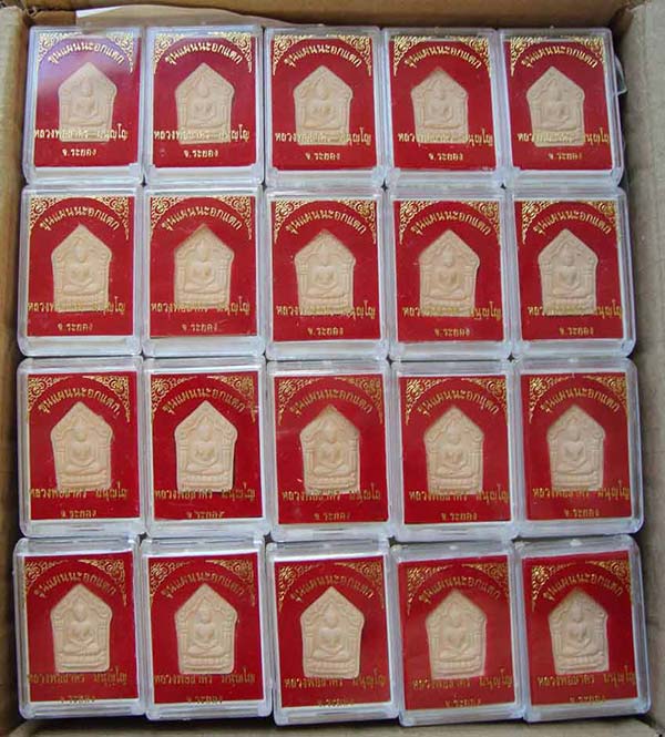 พระขุนแผนนะอกแตกเนื้อผงพรายกุมาร หลวงพ่อสาคร วัดหนองกรับ ยกลัง 100 องค์ 