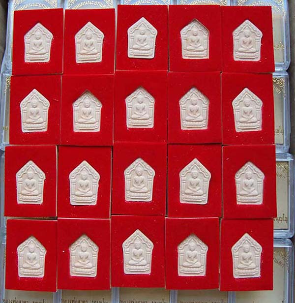 พระขุนแผนนะอกแตกเนื้อผงพรายกุมาร หลวงพ่อสาคร วัดหนองกรับ ยกลัง 100 องค์ 