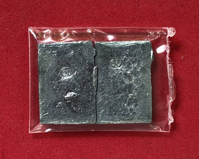 พระหล่อสี่เหลี่ยมแผงตัด เนื้อชินเงินหลังเรียบ พระอาจารย์อดิเรก วัดหนองทราย จ.สุพรรณบุรี