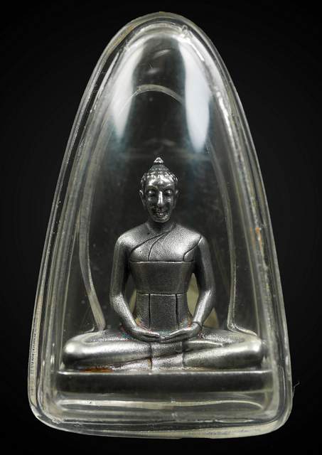 รูปหล่อ พระธรรมกาย เนื้อเงิน สวยๆเลี่ยมพลาสติกกันน้ำ