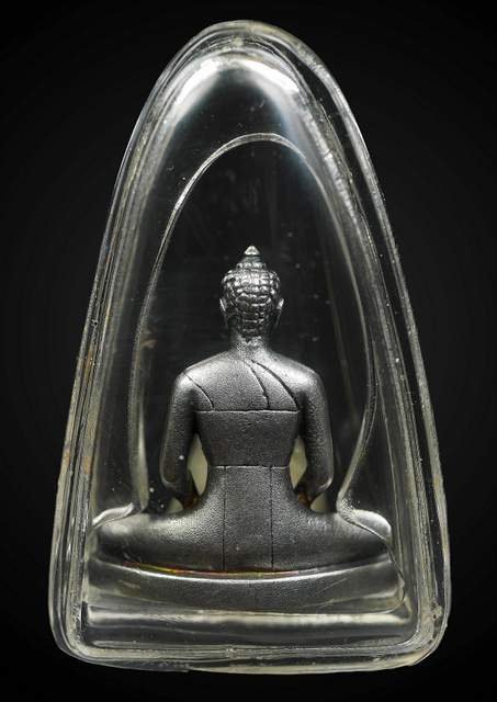 รูปหล่อ พระธรรมกาย เนื้อเงิน สวยๆเลี่ยมพลาสติกกันน้ำ