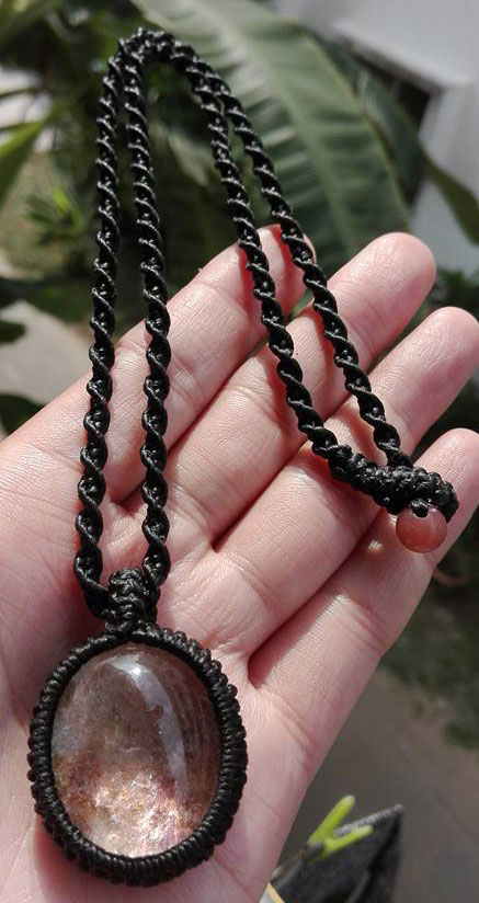 ของทนสิทธิ์โดยธรรมชาติ*แก้วกาบ ปวกทรายใต้ทะเล ขนาด 2.5 x 3 ซม. เชือกถักสีดำ.....เคาะเดียวแดง