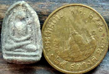 *พระกรุวัดท้ายตลาด พิมพ์หยดแป้งจิ๋วสมาธิข้างเส้น เนื้อใบลาน(3)*