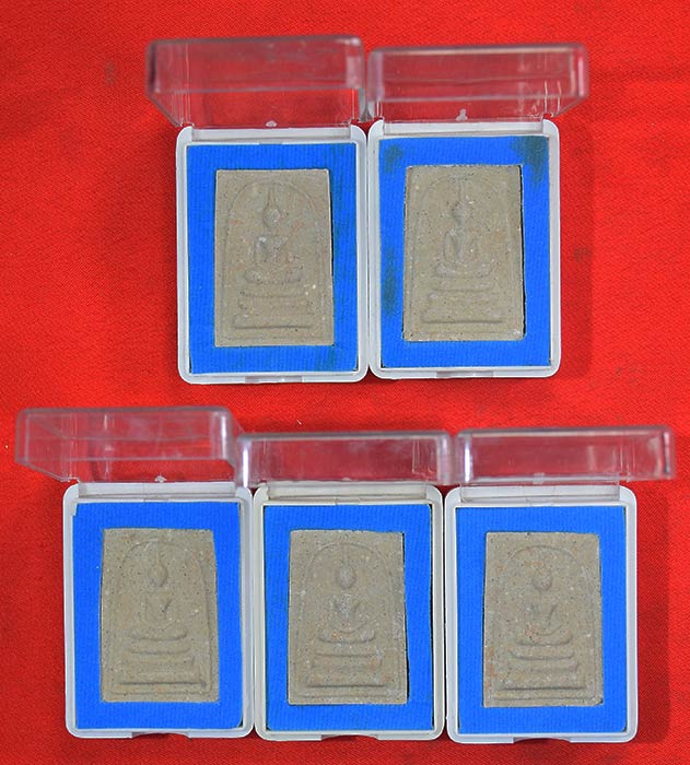 พระสมเด็จผงพรายกุมารหลังยันต์ห้าฝังพลอย 