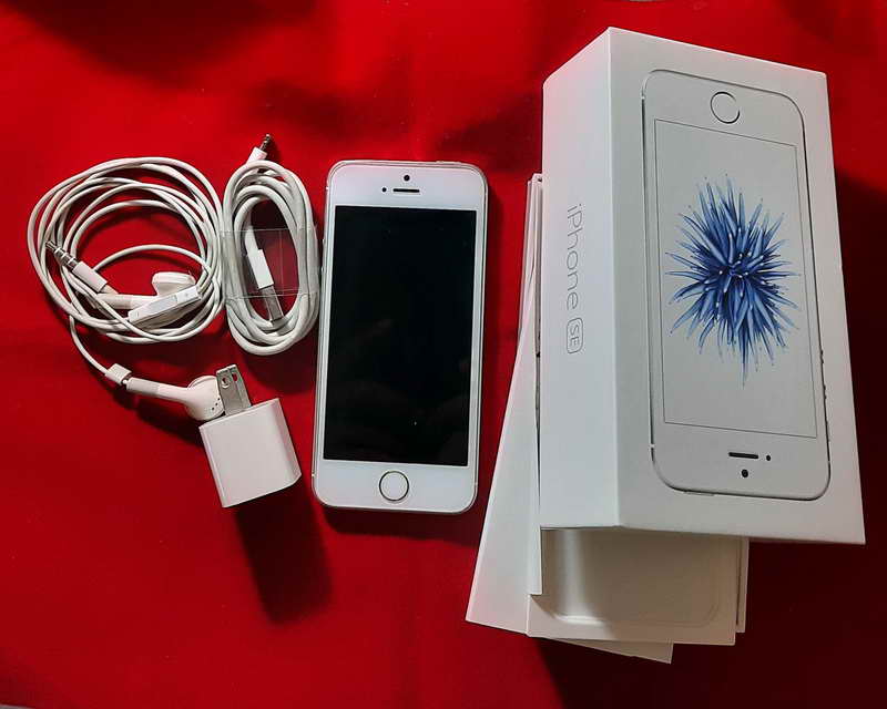 iphone se 64GB สภาพ90เปอร์เซ็นต์ อุปกรณ์แท้ครบชุดพร้อมกล่องเดิมๆ
