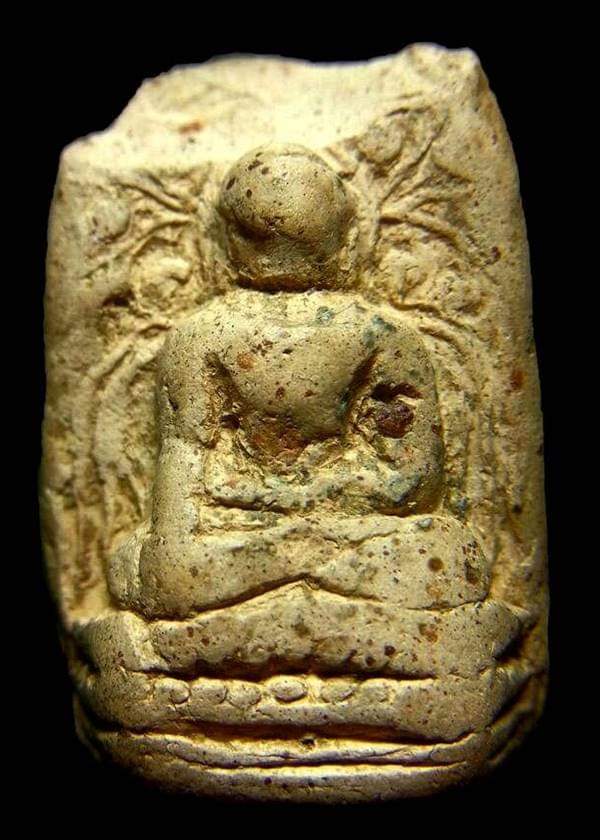 พระคงลำพูน กรุใหม่ สภาพตามรูปพร้อมบัตรรับรองพระแท้ครับ