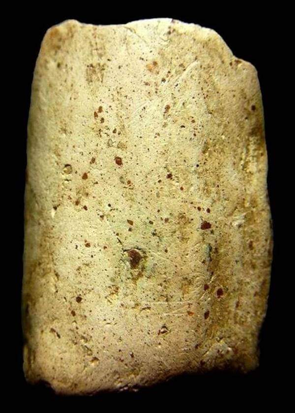 พระคงลำพูน กรุใหม่ สภาพตามรูปพร้อมบัตรรับรองพระแท้ครับ