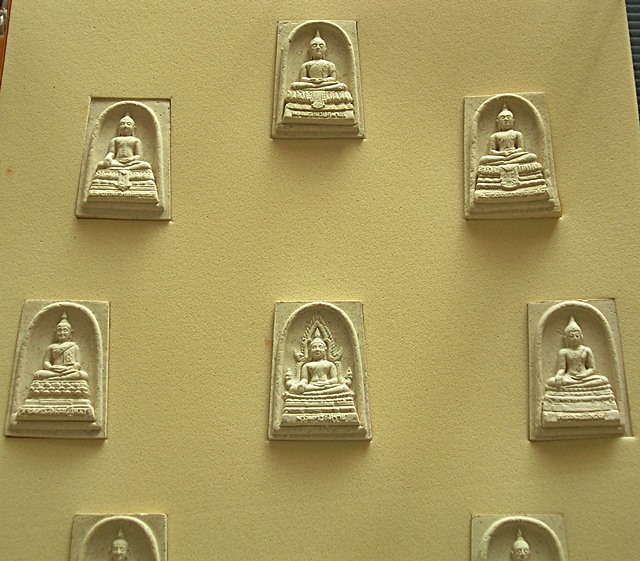 พระชุดสมเด็จ 9 แผ่นดิน หลังภปร พิมพ์พระประธานพระอุโบสถพระอารามหลวงประจำ 9 รัชกาล ครบ 6 รอบ พ.ศ.2542