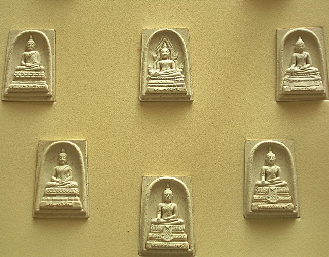 พระชุดสมเด็จ 9 แผ่นดิน หลังภปร พิมพ์พระประธานพระอุโบสถพระอารามหลวงประจำ 9 รัชกาล ครบ 6 รอบ พ.ศ.2542