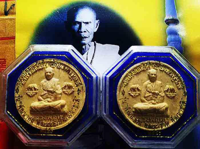 หลวงพ่อทบ วัดช้างเผือก ปี 50 บรรจุกล่องเดิมรวม 3 กล่อง