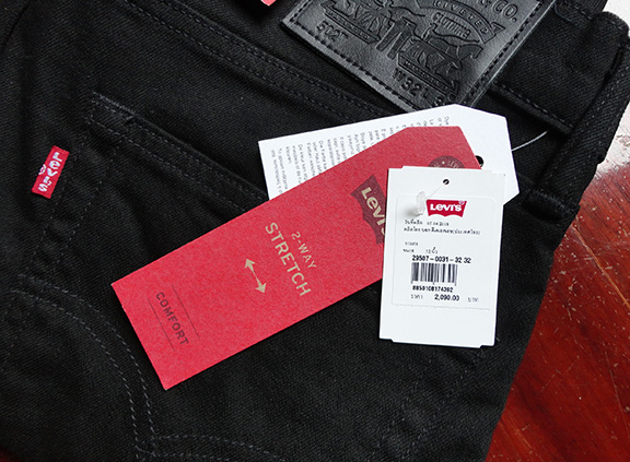 ยีนส์ LEVI'S 502 ของแท้ ของใหม่ สีดำ ป้ายห้อยอยู่ครบใหม่เอียมจากช็อป เอว 32 