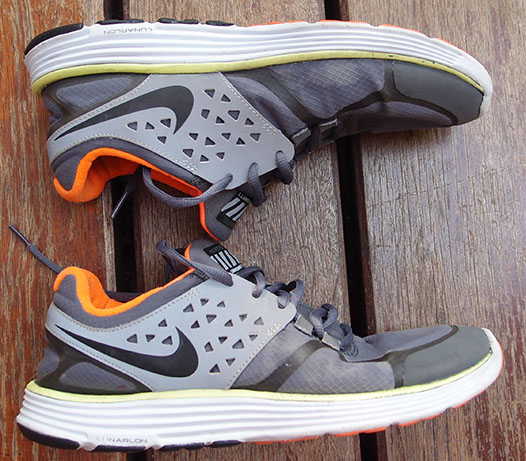 รองเท้า NIKE LUNAR ของแท้ เทคโนโลยี Lunarlon เบา นุ่ม ตอบสนองได้ดั่งใจ เบอร์42ครับ สภาพสวยมาก