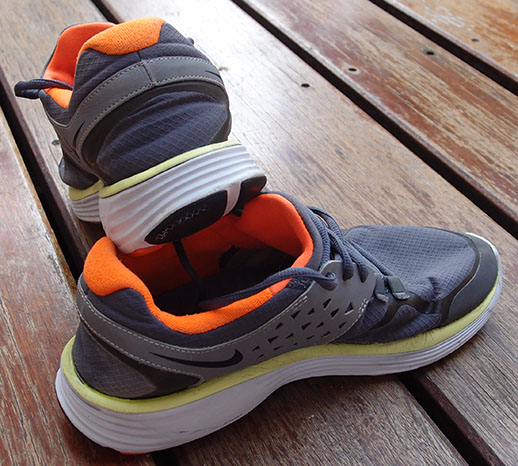 รองเท้า NIKE LUNAR ของแท้ เทคโนโลยี Lunarlon เบา นุ่ม ตอบสนองได้ดั่งใจ เบอร์42ครับ สภาพสวยมาก