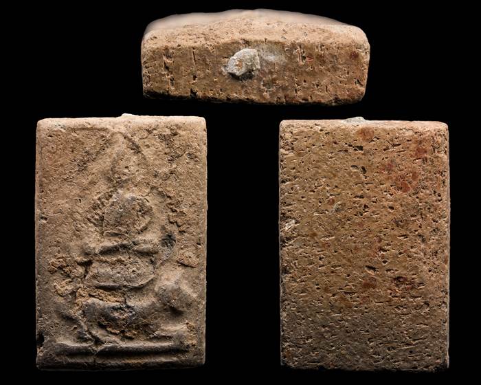 พระหลวงพ่อผาด  เนื้อดิน ทรงเสือสภาพสวยๆ  ราคาเคาะเดียว