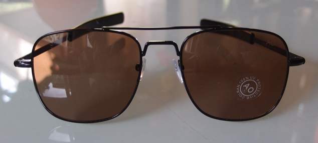 แว่นตา AO American Optical USA STYLE เฟรมสีดำ ขาตรง เลนส์สีเทาดำ ของใหม่ครับ