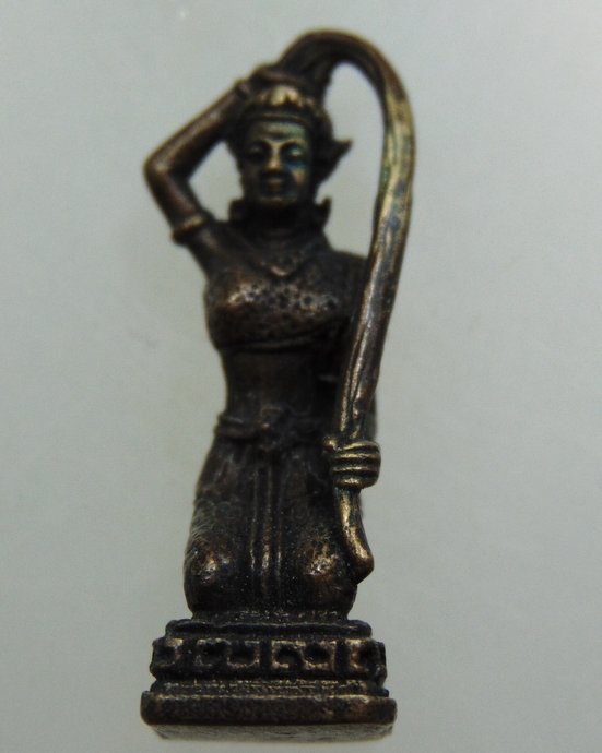 รูปหล่อพระแม่ธรณี