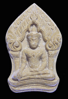 ขุนแผนทรงพล หลวงพ่อสาคร วัดหนองกรับ เนื้อว่านดอกทอง หลังฝังพลอย (ปิด350)