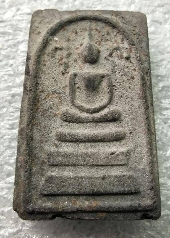 พระสมเด็จหลวงปู่นาคเนื่อผงใบลานปี2495สวยๆครับ