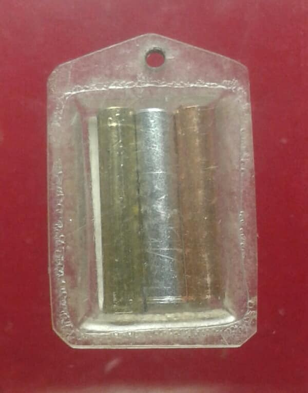 ล๊อกเก็ตหลวงพ่อคูณ ตะกรุด 3 ดอก   เคาะเดียวครับ