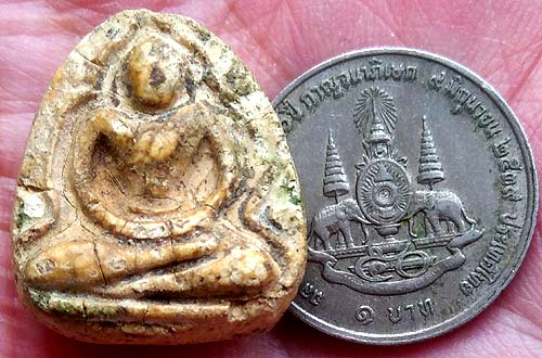 *พระผงน้ำมัน พิมพ์หลวงพ่อโต กรุวัดอัมพวา บางกอกน้อย กรุงเทพฯ*