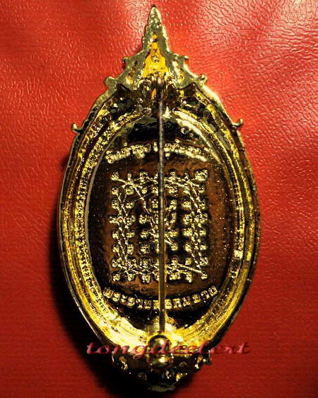 ล็อกเก็ตหลวงพ่อฤาษีลิงดำ วัดท่าซุง กะไหล่ทองประดับเพชร สวยมากค่ะ