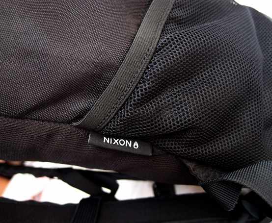 เป้ NIXON ของแท้ ขนาด 33 ลิตร วัสดุ durable PU coated 1200D Ripstop มีช่องโน๊ตบุค ขายถูกๆไปเลย