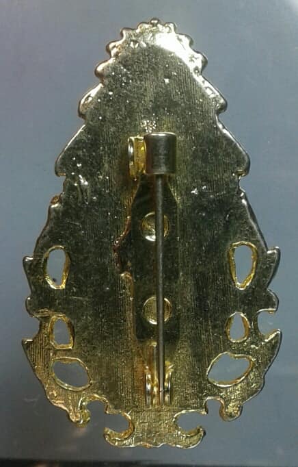 เข็มกลัดสมเด็จย่า  กะไหล่ทอง  เคาะเดียวครับ