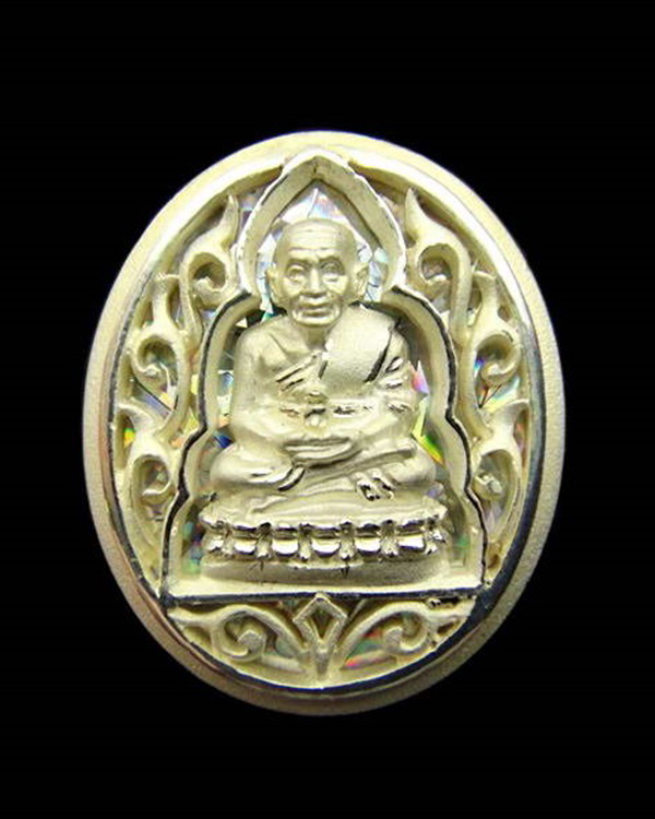 หลวงปู่ทวด เนื้อเงินแท้ ลายฉลุ วัดประสาทบุญญาวาส รุ่นมงคลบารมี ปี 2545 พร้อมกล่องเดิมจากวัด