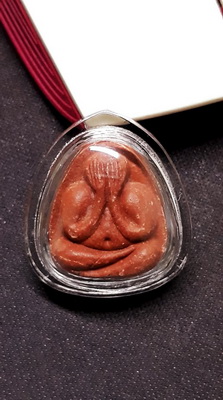 พระปิดตา มหาเสน่ห์ วัดลาดปลาเค้า ปี21เนื้อว่านสบู่เลือด หลังยันต์พุทโธ หลวงปู่โต๊ะปลุกเสก 