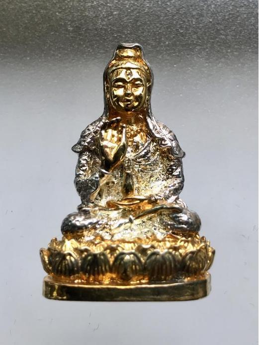 พระกริ่งพระโพธิสัตว์กวนอิม รุ่นเพชรเจ้าฟ้า เนื้อสามกษัตริย์ หน้าผากฝังเพชร มหาพุทธาภิเษก วัดบวร