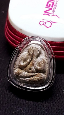 7.ปิดตามหาเสน่ห์ หลวงปู่โต๊ะ วัดลาดปลาเค้า ปี2521 เนื้อผงเกษร สีน้ำตาลอ่อนเข้ม สวยเดิมหนาครับ