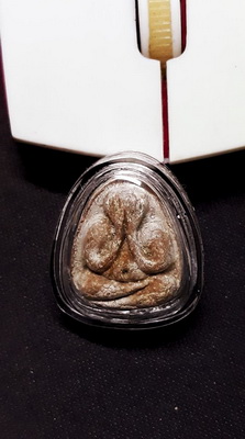 7.ปิดตามหาเสน่ห์ หลวงปู่โต๊ะ วัดลาดปลาเค้า ปี2521 เนื้อผงเกษร สีน้ำตาลอ่อนเข้ม สวยเดิมหนาครับ