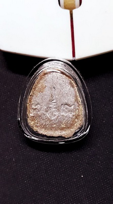 7.ปิดตามหาเสน่ห์ หลวงปู่โต๊ะ วัดลาดปลาเค้า ปี2521 เนื้อผงเกษร สีน้ำตาลอ่อนเข้ม สวยเดิมหนาครับ