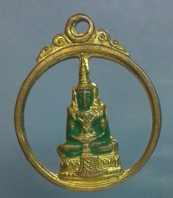 เหรียญฉลุพระแก้วมรกต  ไม่ทราบวัดสร้าง   เคาะเดียวครับ