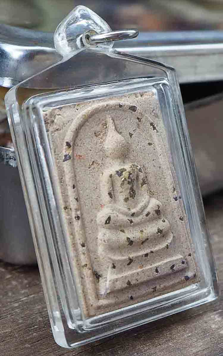 พระสมเด็จวัดโนนผึ้ง อ.กันทรารมย์ จ.ศรีสะเกษ เนื้อผงพุทธคุณ 108 ปี 2540 บล็อคเศียรกลม