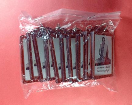 รูปหลวงพ่อกวย ปี 63 พิมพ์นั่งเต็มองค์ 10 องค์ แพ็คเดิมจากวัด