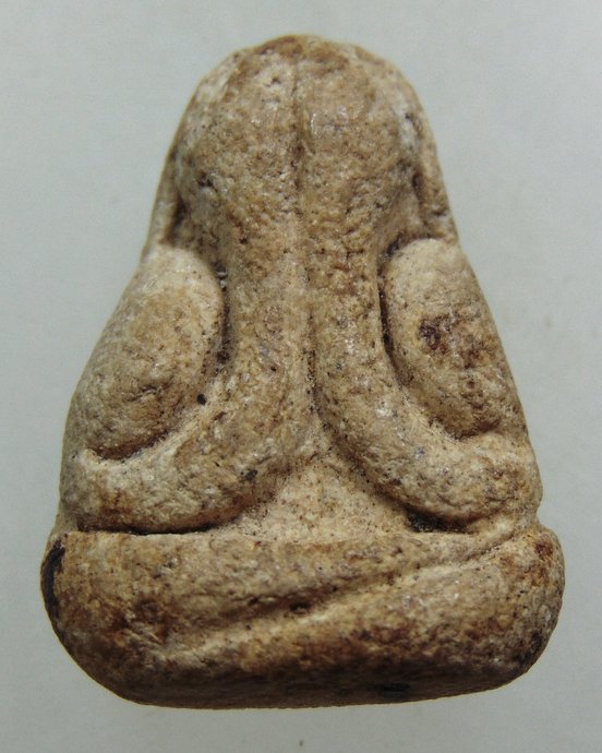 พระปิดตาเนื้อผงเก่า