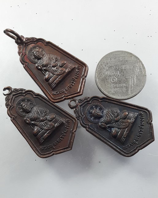 " เหรียญ พระพุทธเวชมงคล โรงพยาบาลนครพนม ปี 2521 สวยงามครับ ทีเดียว 3 เหรียญ หลวงปู่คำพันธ์ ปลุกเสก "