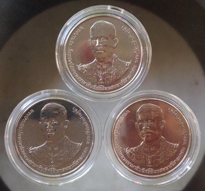 เหรียญร.๑๐ พระราชพิธีบรมราชาภิเษก ปี2562 ชนิด20บาท พร้อมตลับสวยๆ 3เหรียญ(มูลค่ารวม60บาท) ชุดที่11