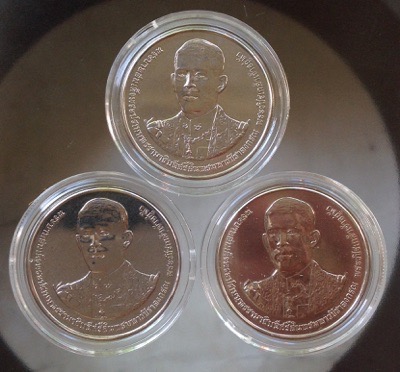 เหรียญร.๑๐ พระราชพิธีบรมราชาภิเษก ปี2562 ชนิด20บาท พร้อมตลับสวยๆ 3เหรียญ(มูลค่ารวม60บาท) ชุดที่10