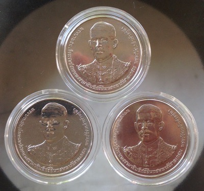 เหรียญร.๑๐ พระราชพิธีบรมราชาภิเษก ปี2562 ชนิด20บาท พร้อมตลับสวยๆ 3เหรียญ(มูลค่ารวม60บาท) ชุดที่8