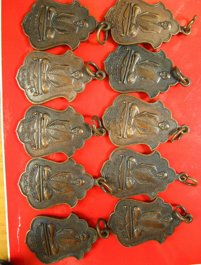 2757เหรียญหลวงพ่อวุ่น หลังหลวงพ่อชื้น วัดบางซอ จ.สุพรรณบุรี ปี2521 ทีเดียว 10 องค์