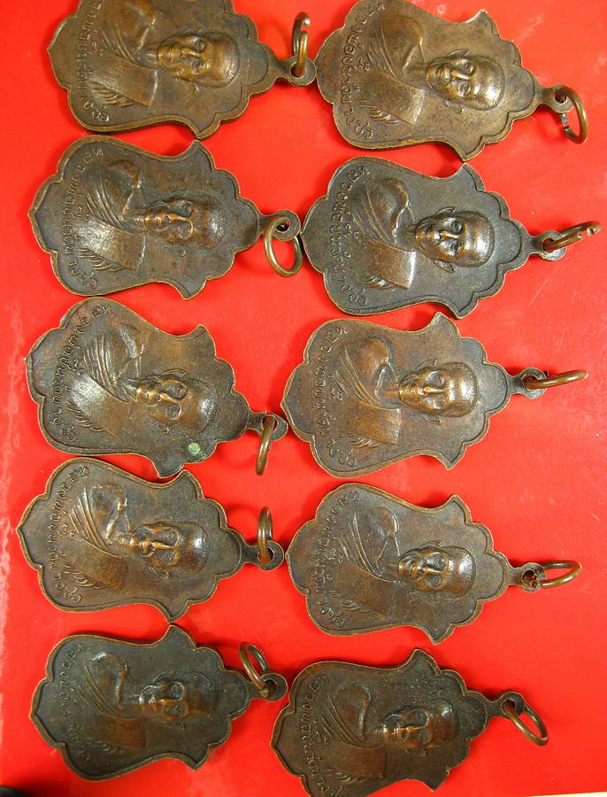 2757เหรียญหลวงพ่อวุ่น หลังหลวงพ่อชื้น วัดบางซอ จ.สุพรรณบุรี ปี2521 ทีเดียว 10 องค์