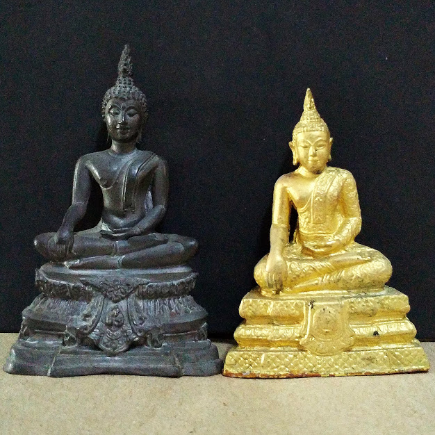 พระบูชาเล็ก 2องค์ ไม่ทราบที่
